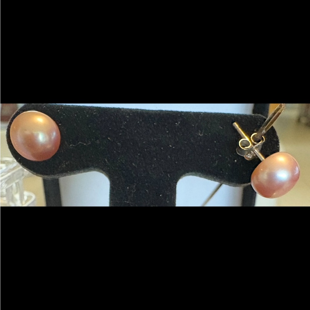 Freshwater Pearl Stud Earrings in Peach Pink - Classic Women's Jewelry
